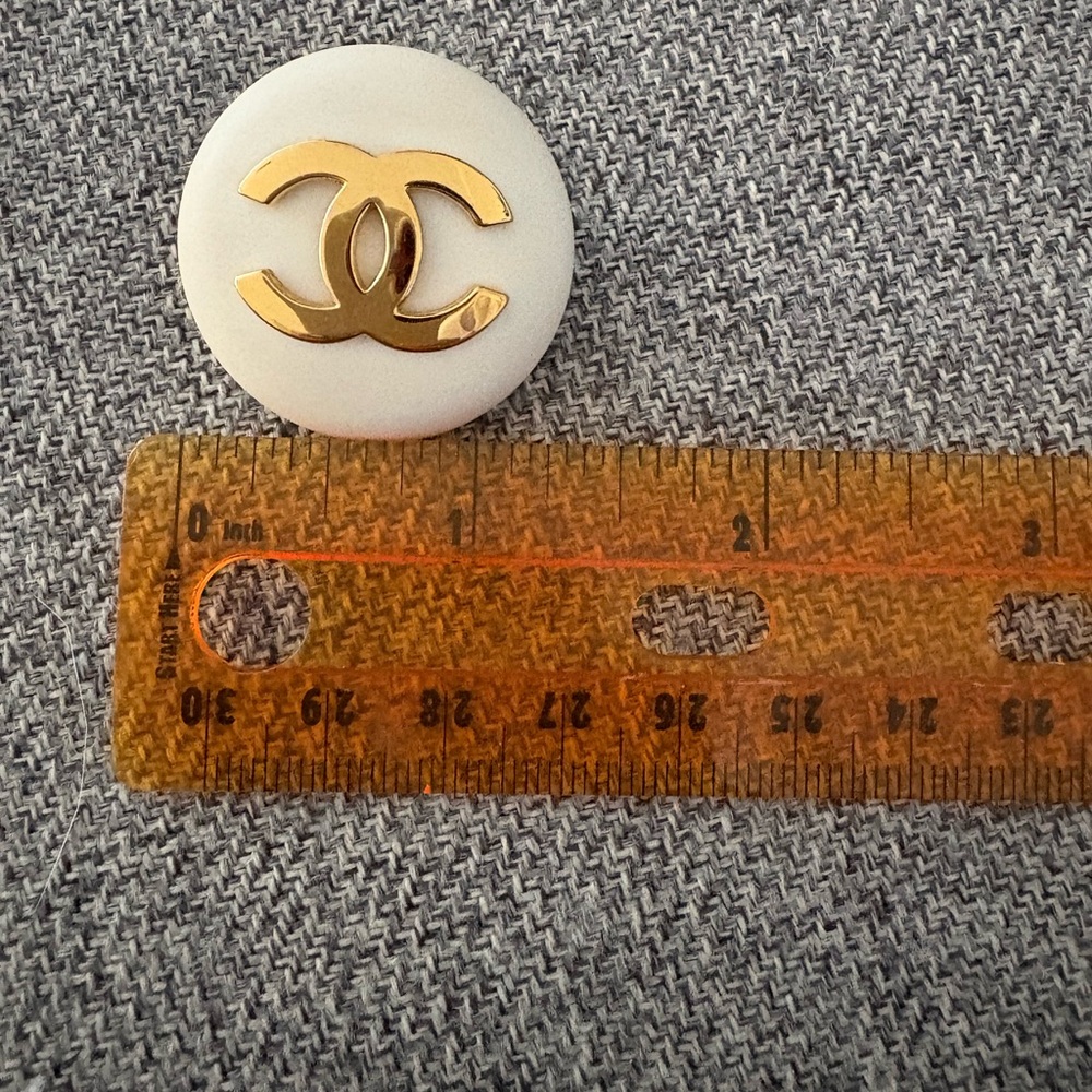 Vintage Chanel earrings - Picture 11 of 11